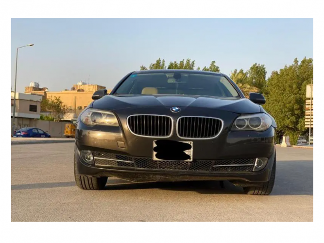  للبيع بي ام دبليو 520I موديل 2015