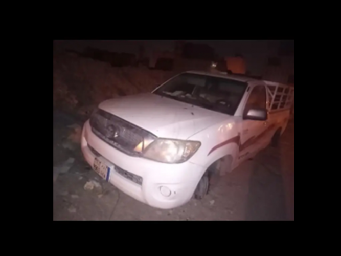  يوجد هايلوكس غماره مسروقه جنب بيتي