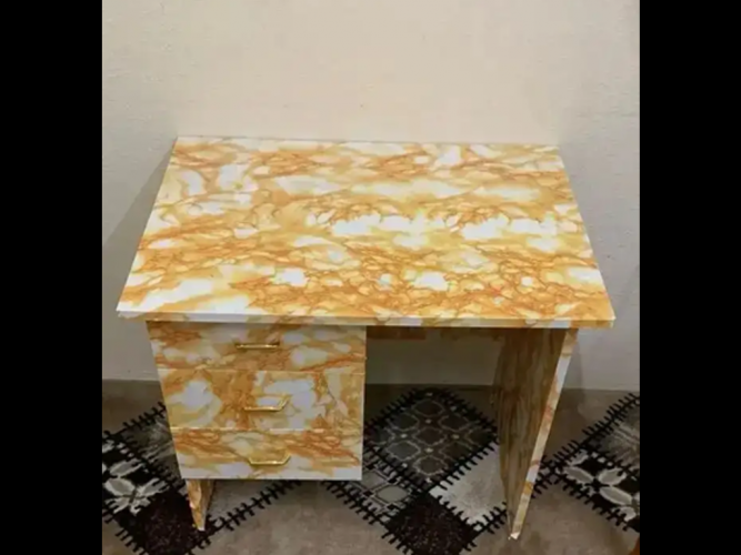  طاولة مكتب