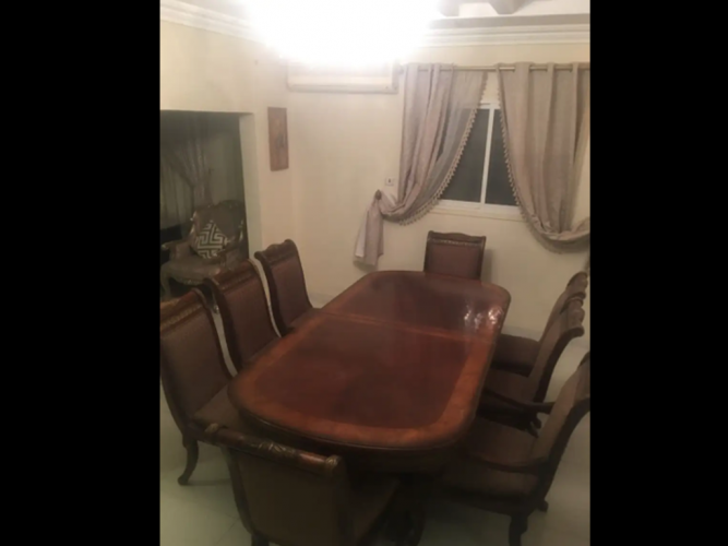 طاولة طعام