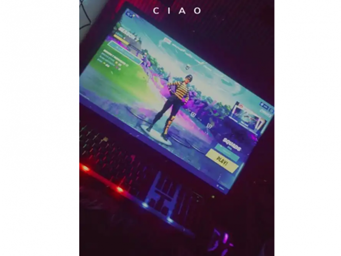  شاشة 24 بوصة