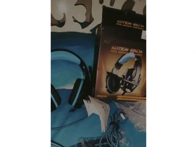  سماعهG9000