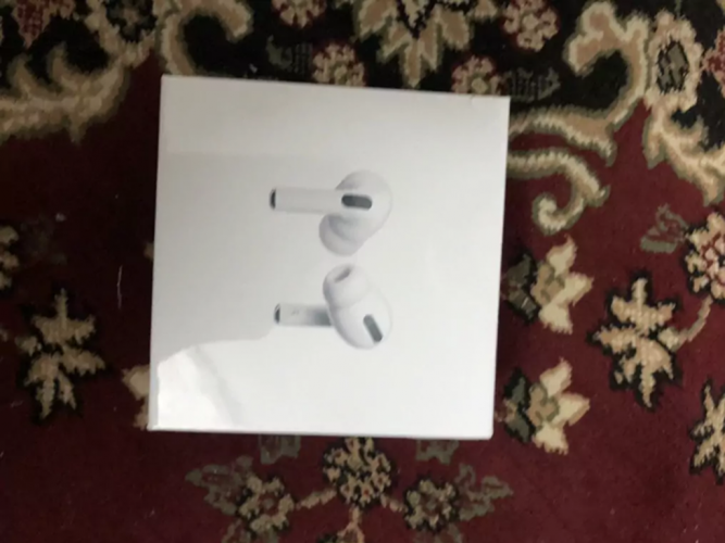  للبيع سماعة ايربودز برو