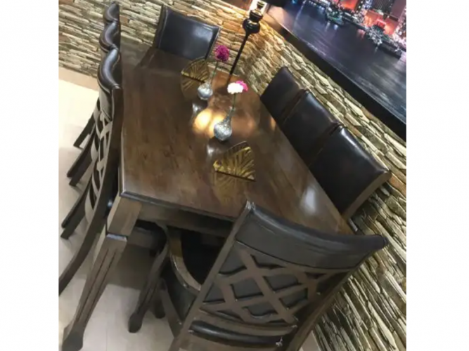  طاولة طعام