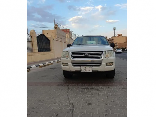  اكسبلور 2010 بحالة ممتازة