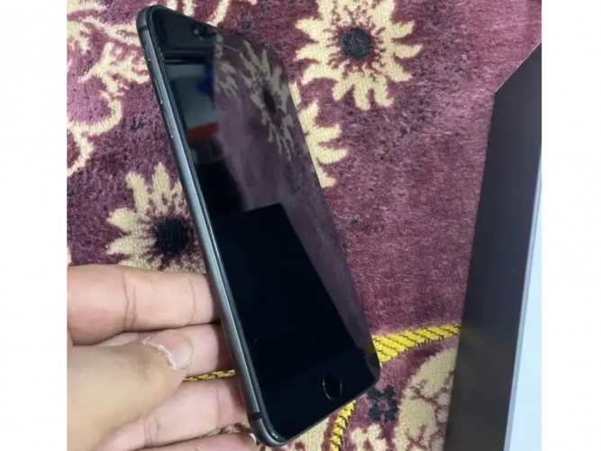 ايفون 8 plus اسود 256